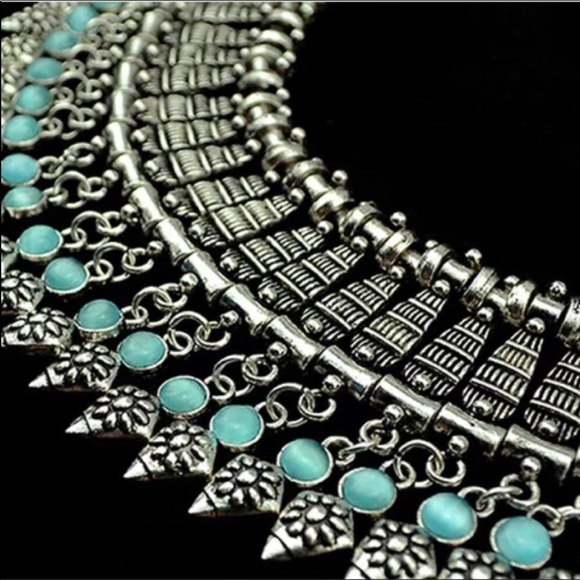 Statement Necklace 💙 - Picture 2 of 5